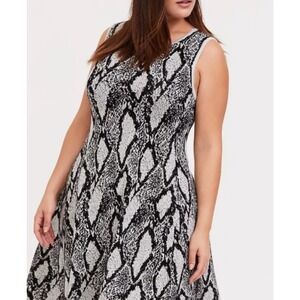 NWT Torrid Plus Size Sleeveless Snake Print Knit Sweater Skater Dress - Sz 4‎